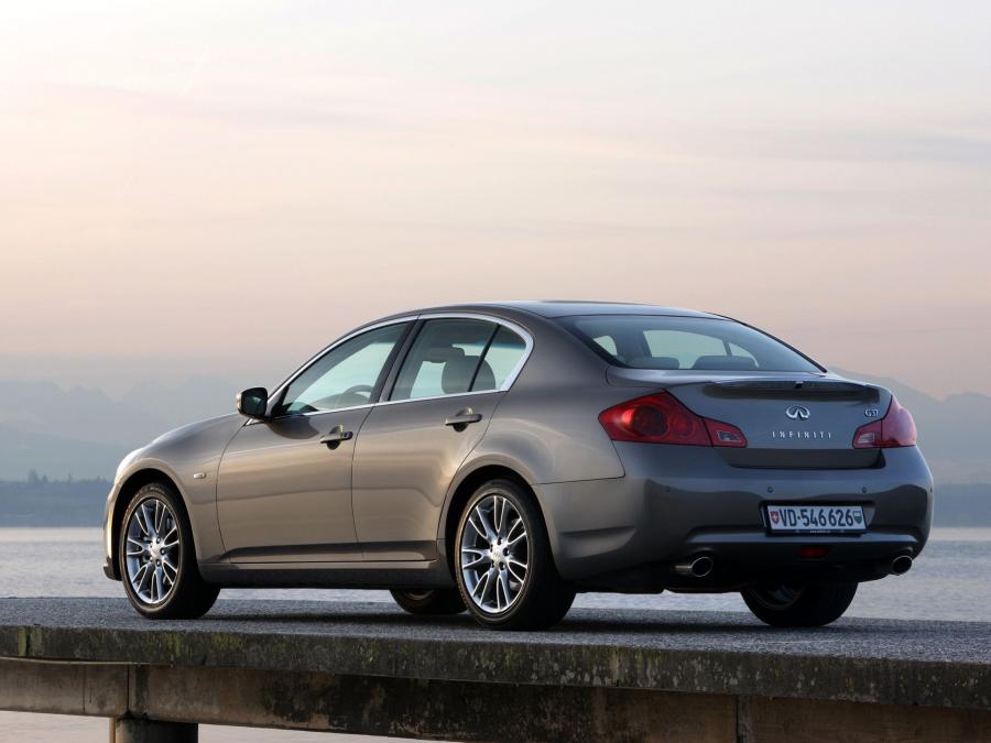  Infiniti G37 2010 года  (EU) (фото 14 из 53)